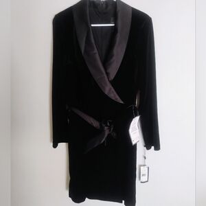 Adrianna Papell Elegant Black Velvet Tuxedo Dress with Satin Accents
